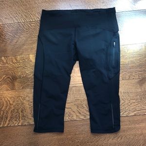 Lululemon black cropped leggings size 10